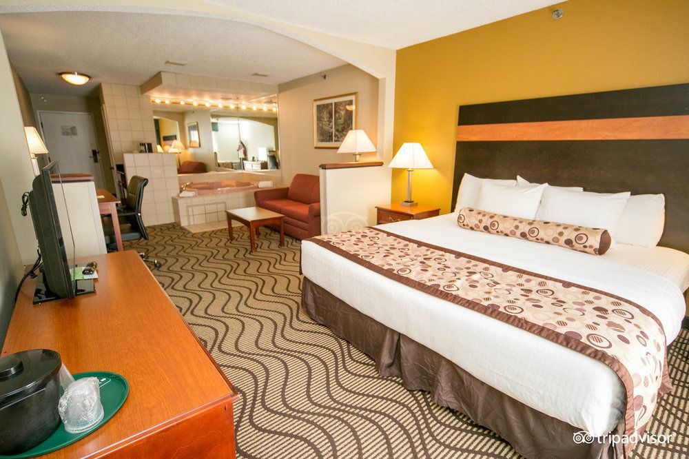 La Quinta Inn By Wyndham Sandusky Near Cedar Point Екстериор снимка